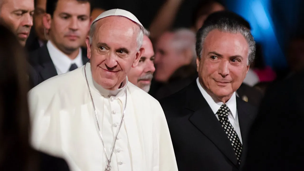 Qual era o salário do Papa Francisco?