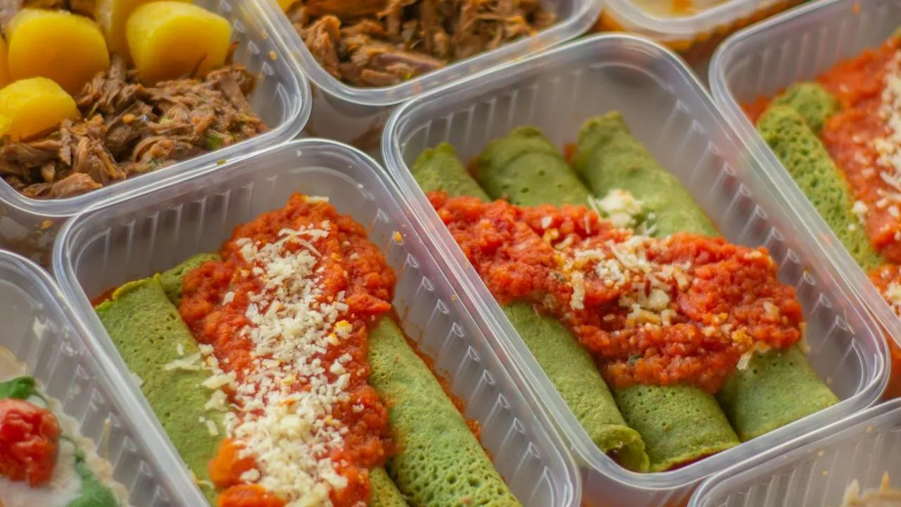 O que você deve evitar aquecer no micro-ondas?