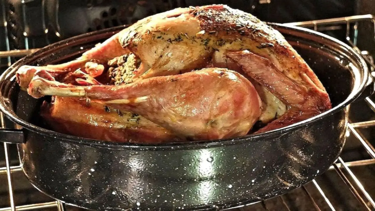 O que acontece se você reaquecer frango no micro-ondas? Veja os riscos.