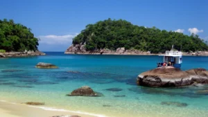 É do Brasil? Conheça a menor praia do mundo que cabe em uma foto