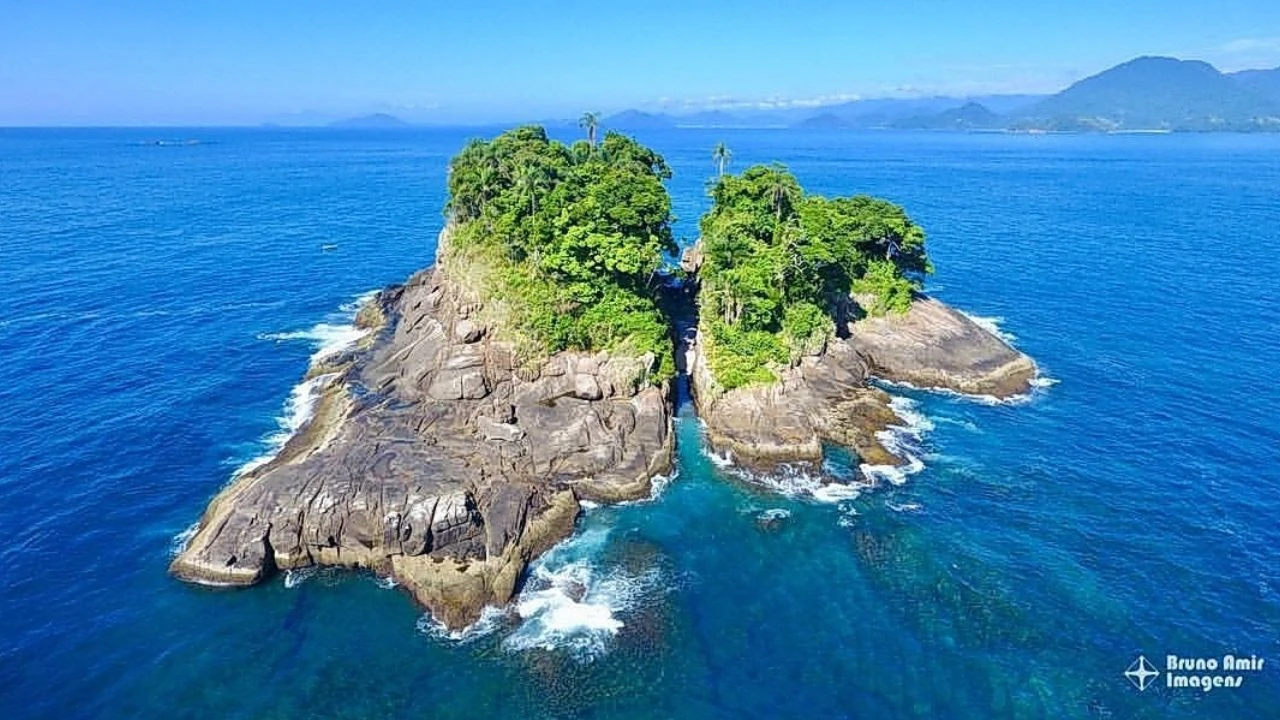 É do Brasil? Conheça a menor praia do mundo que cabe em uma foto