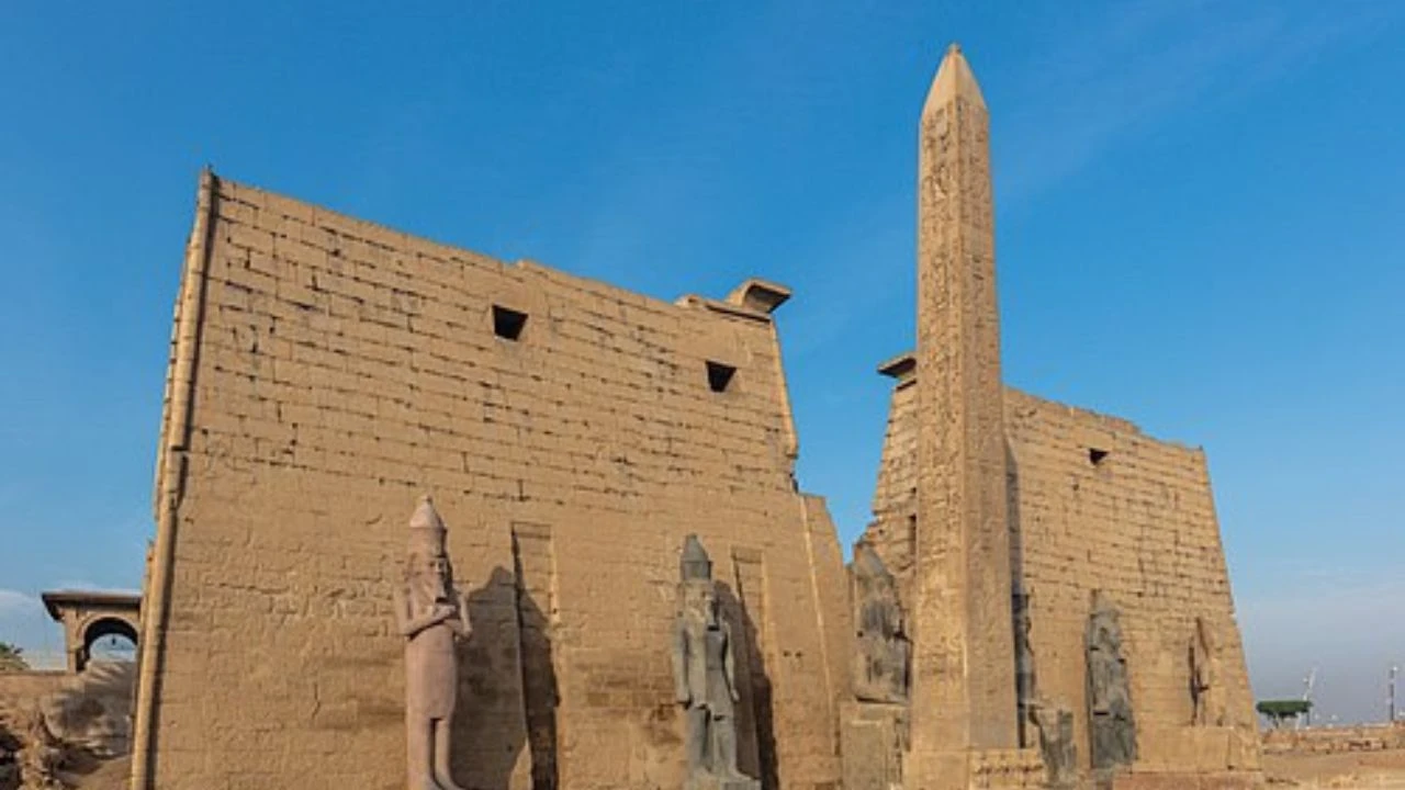 A misteriosa cidade egípcia que ainda guarda segredos do mundo antigo